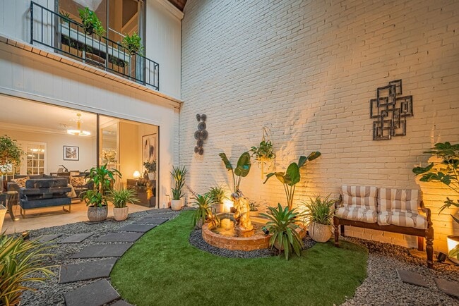 Building Photo - 3 River Hollow Ln