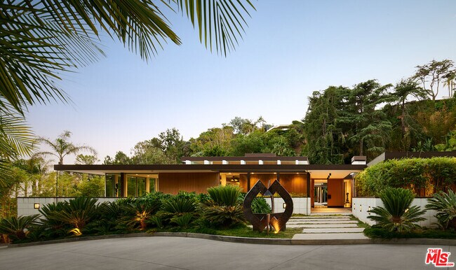 Building Photo - 1061 Loma Vista Dr