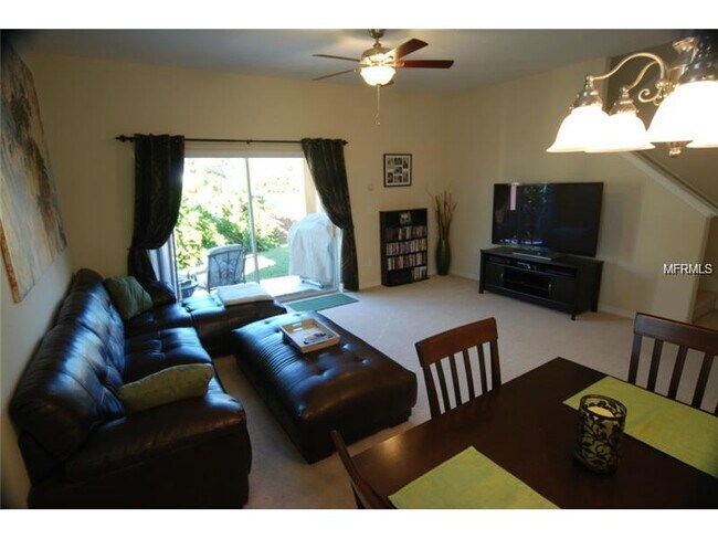 Foto del edificio - 3260 Retreat View Cir