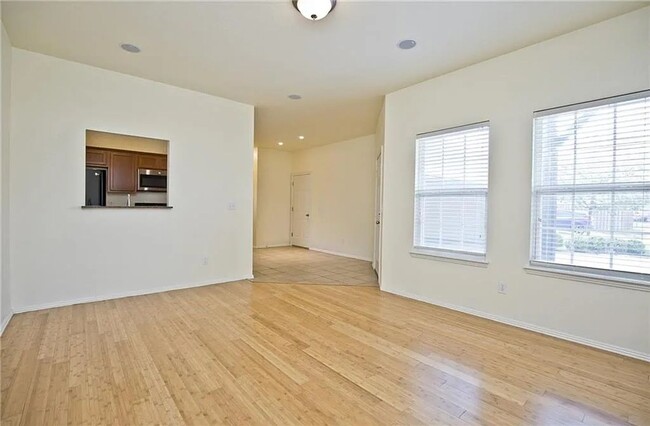 Building Photo - MUST SEE 3BDRM 2BATH HOUSE!!!