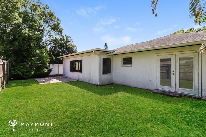 Building Photo - 2825 Wendover Terrace