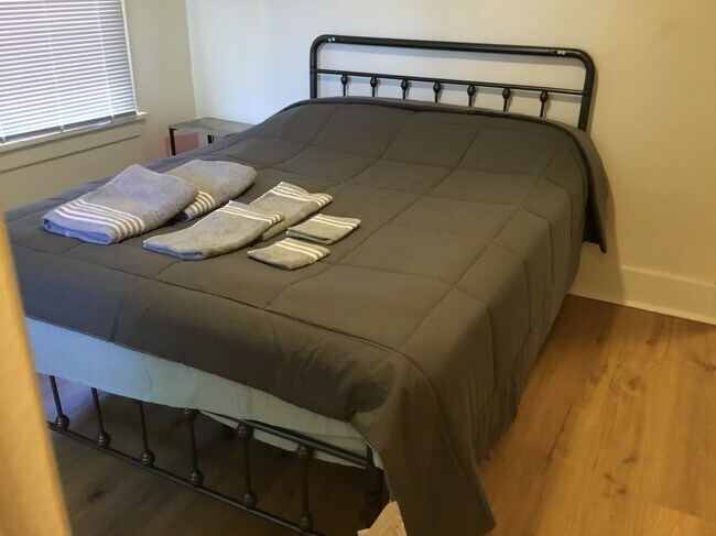 Foto del edificio - 665 Loma Ave