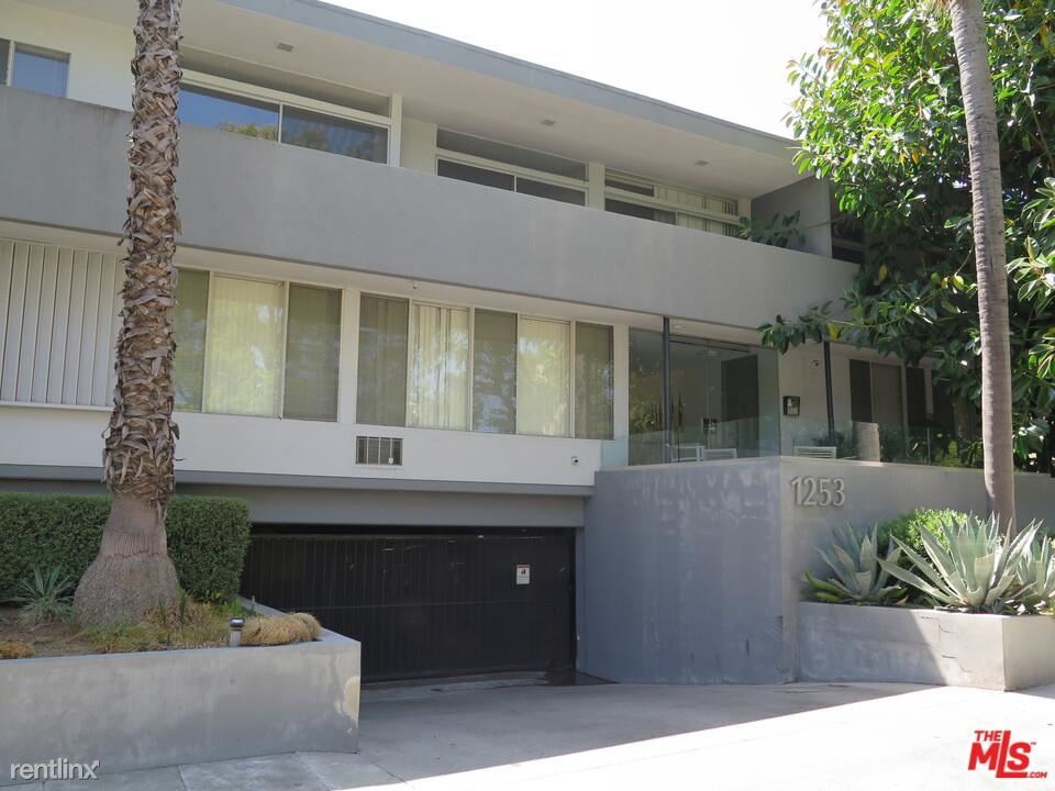 Primary Photo - 1253 N Hayworth Ave
