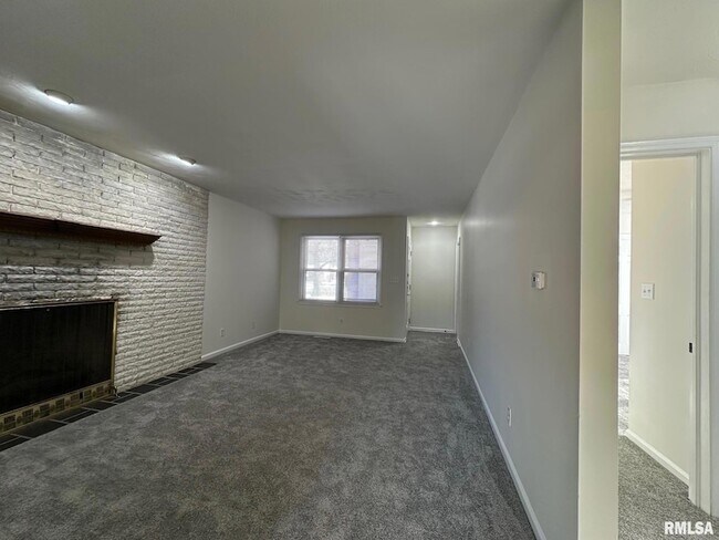 Foto del edificio - 2403 Lynnhaven Dr