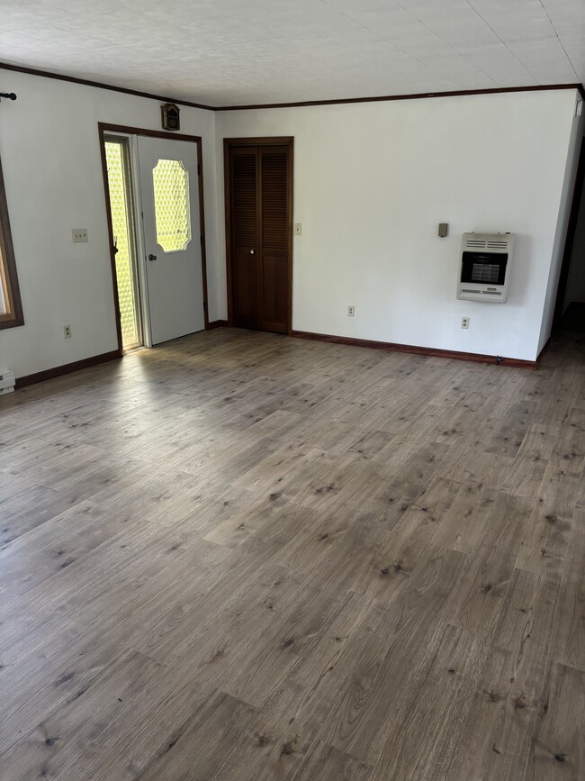 Building Photo - 221 Zenith Rd