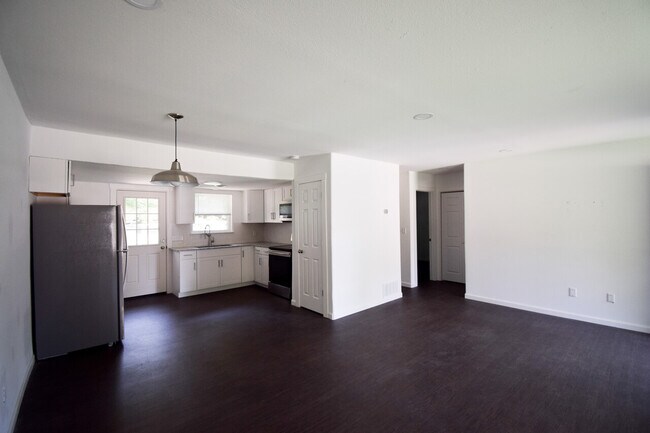 Building Photo - Cypress Duplex #2