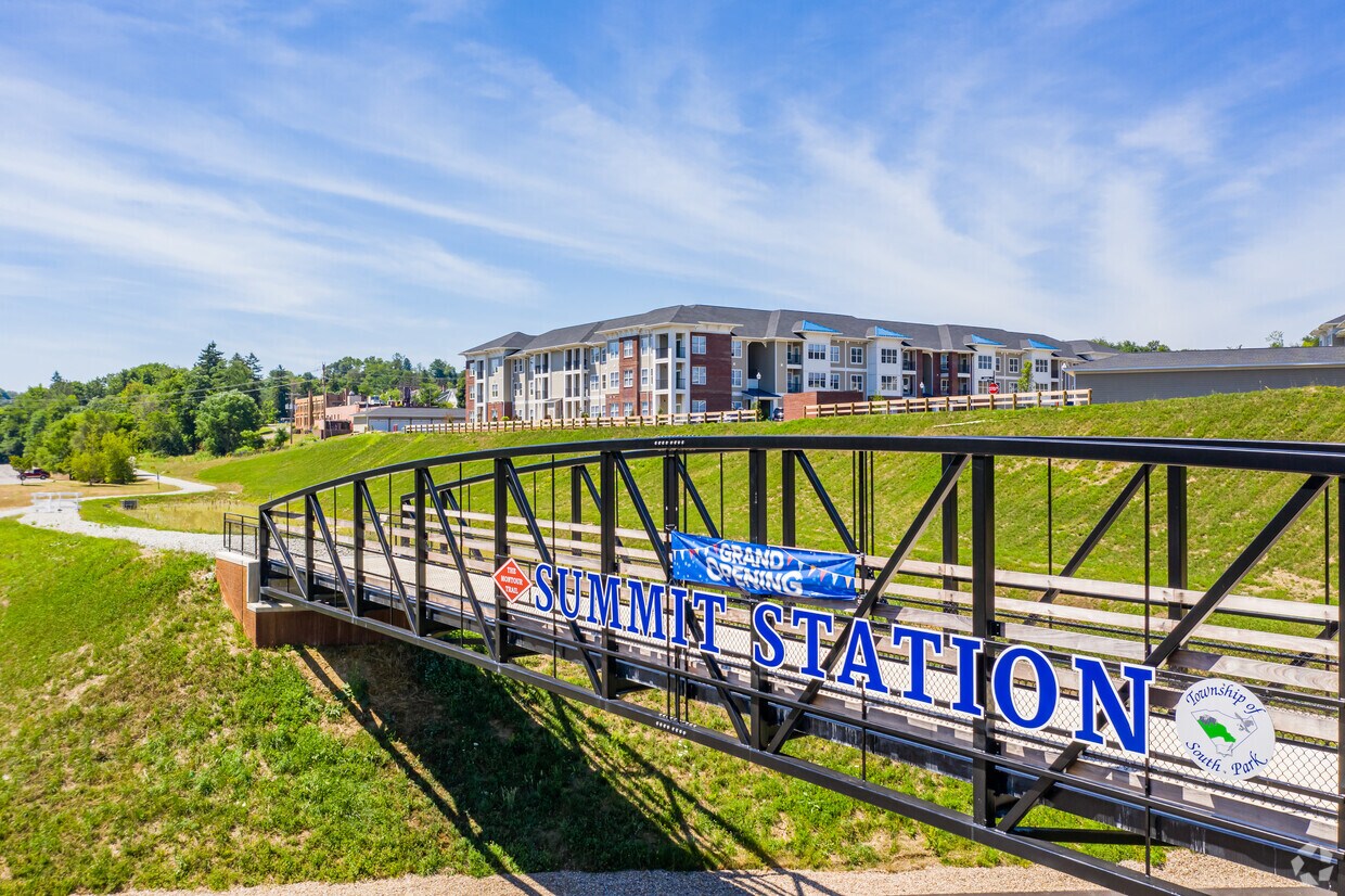 The Flats at Summit Station Apartments South Park, PA