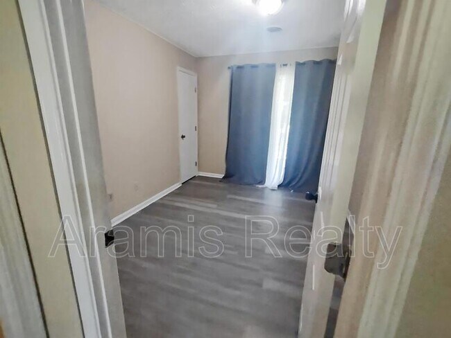 Foto del edificio - 7479 Westlake Dr
