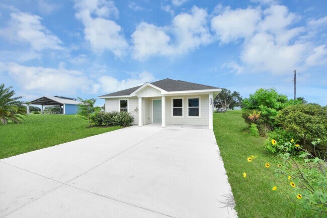 Building Photo - 1105 W Bayshore Dr