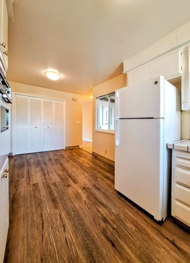 Building Photo - Charming 2bd Duplex With Private Yard & Garage