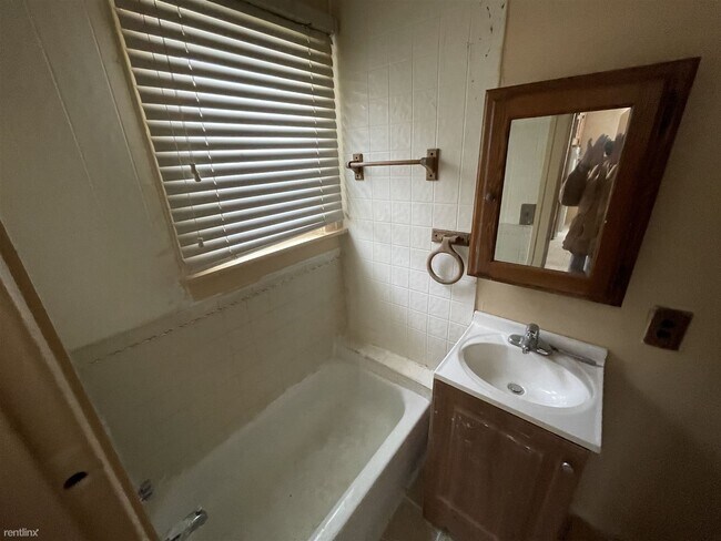 Building Photo - 3 br, 2 bath House - 2013 Kansas Ave