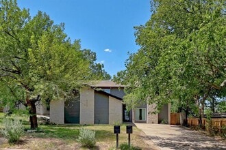 Building Photo - 3402 Dolphin Dr