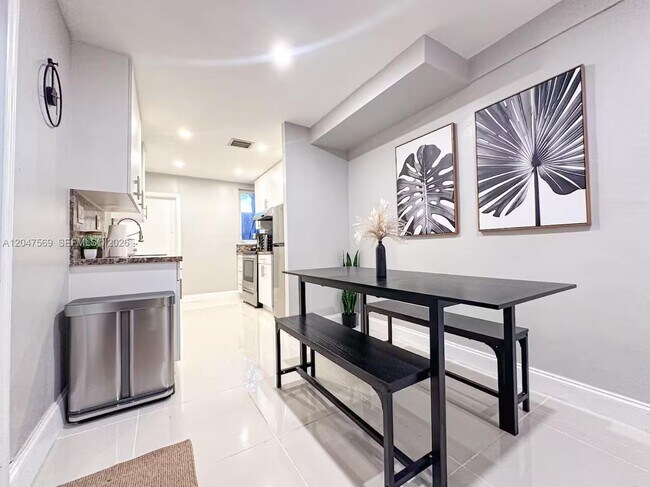 Foto del edificio - 174 NE 55th St