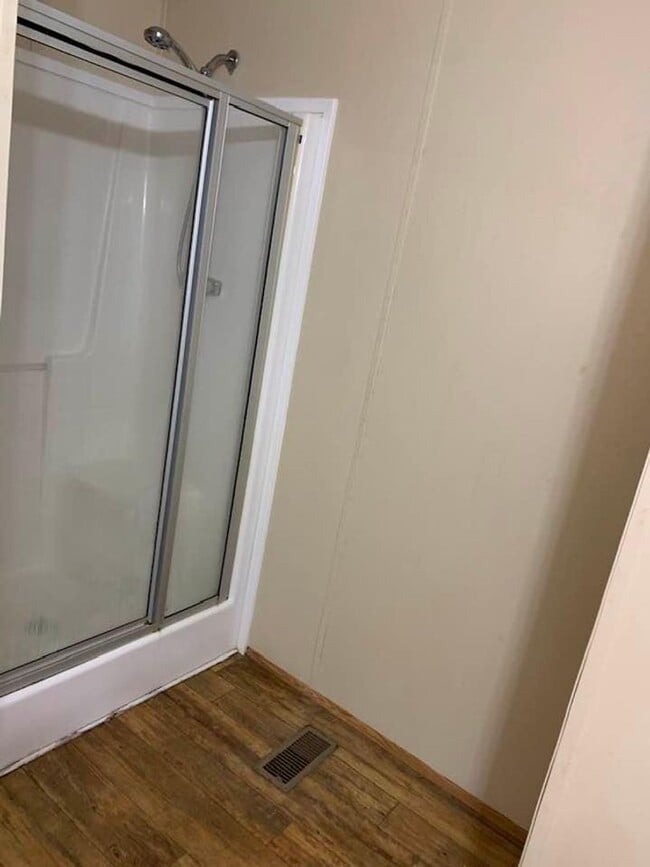Building Photo - 3 bed 2 bath house