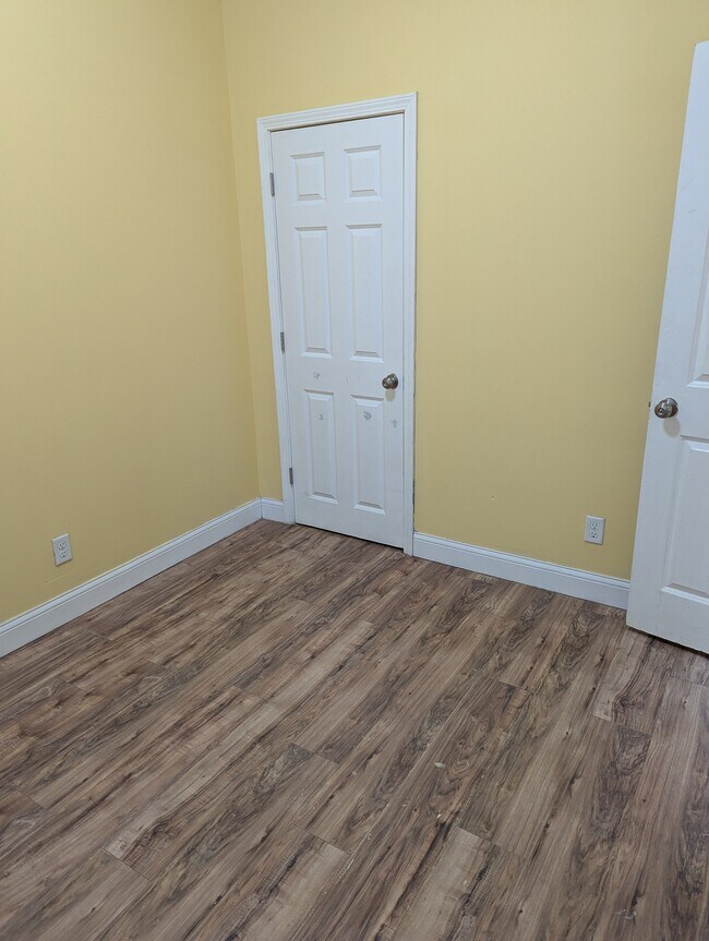 Foto del edificio - Negassa Property LLC 647