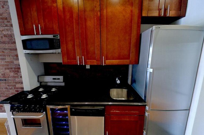 Foto del edificio - 102 E 7th St