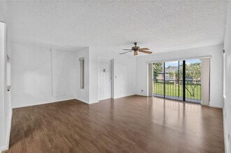 Building Photo - 720 Sunny Pine Way
