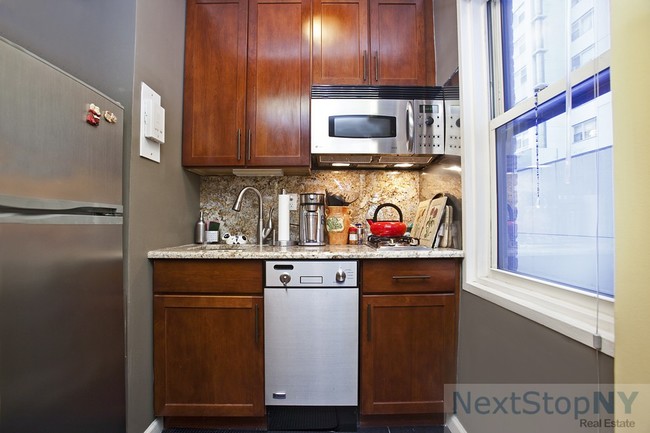 Foto del edificio - 310 E 49th St