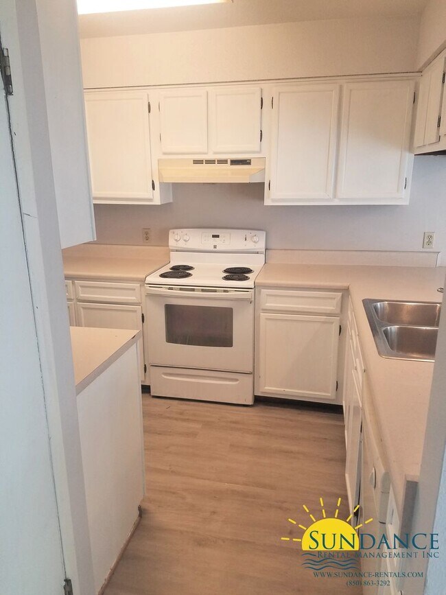 Building Photo - Great 2 Bedroom Townhouse in the Heart of ...