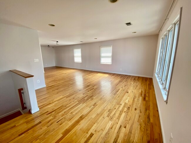 Building Photo - 1208 44th St
