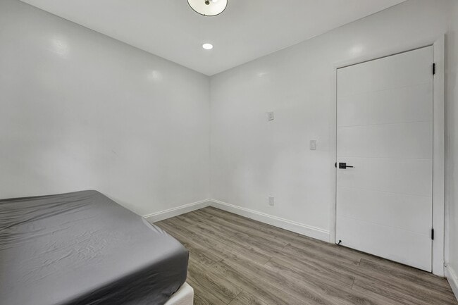 Building Photo - 18600 NE 7th Ct