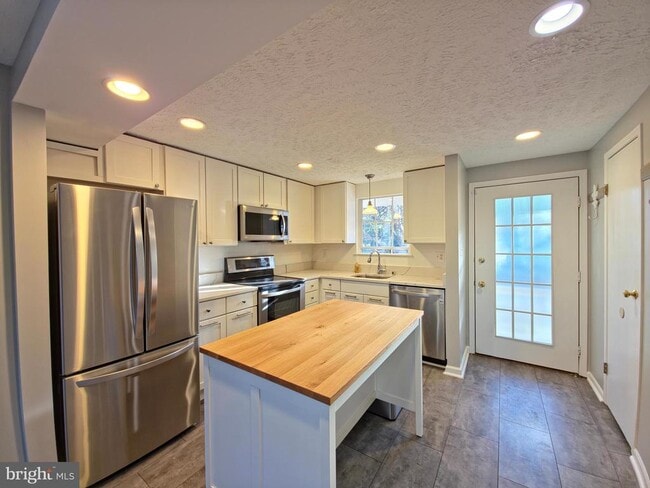 Building Photo - 1640 Fieldthorn Dr