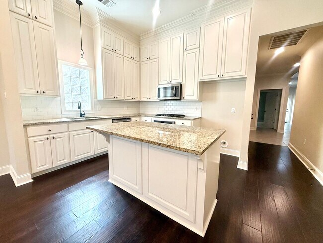 Foto del edificio - Spacious 4 bedroom 2 bathroom home for rent!