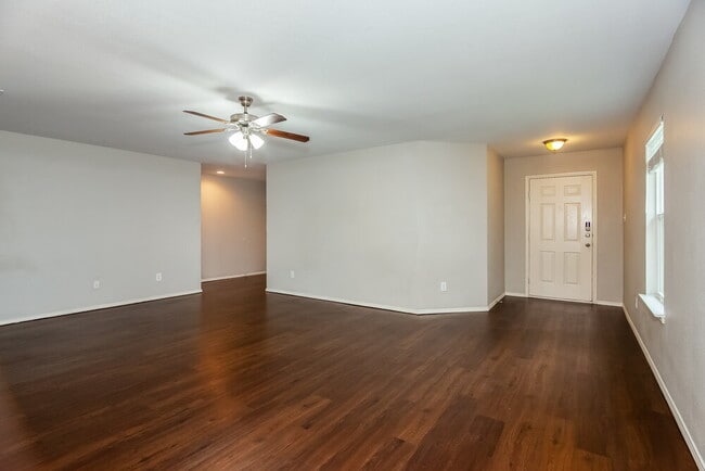 Foto del edificio - 16904 Fenwick Ct