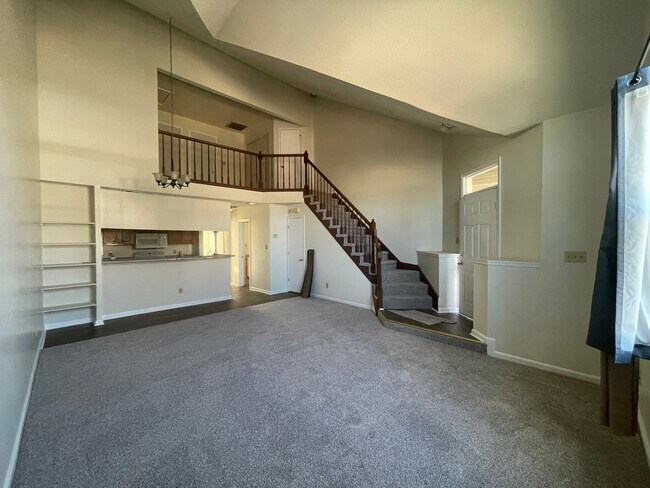 Building Photo - SPACIOUS 3 BDRM., 2 BTH TOWNHOUSE W/LOFT