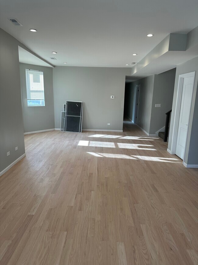 Building Photo - 3404 N Lavergne Ave