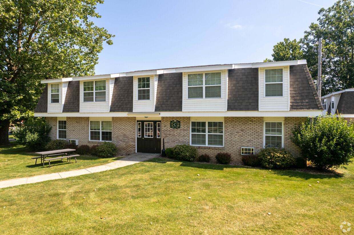 Foto principal - Parklawn Apartment Homes