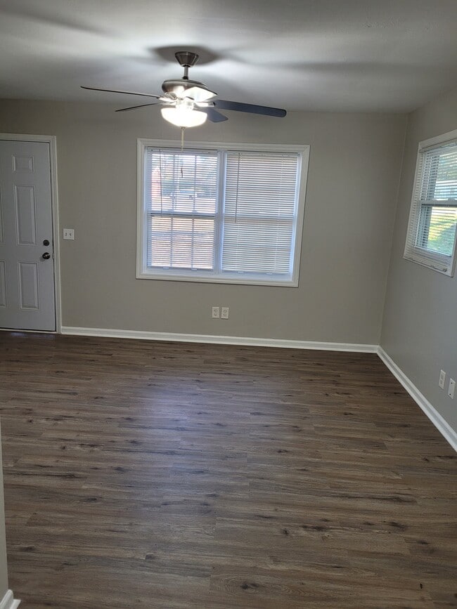 Building Photo - 1711 Floyd Rd