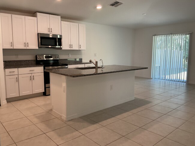 Foto del edificio - Spacious 4BR Single-Story in Lakeland