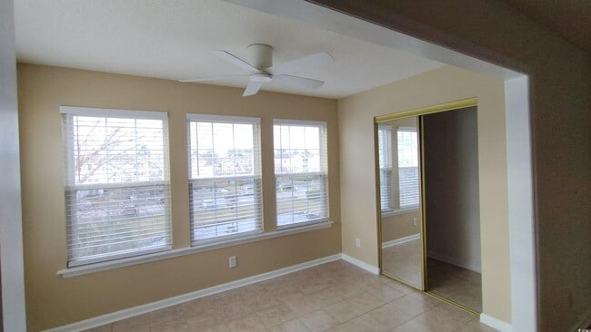 Foto del edificio - 2269J Essex Dr