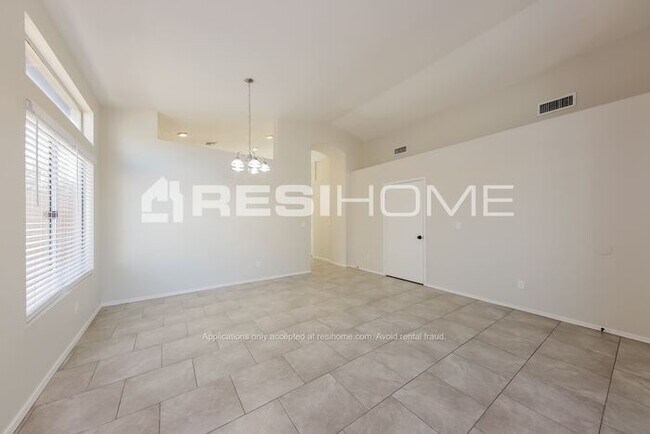 Building Photo - 6935 W Via Del Sol Dr