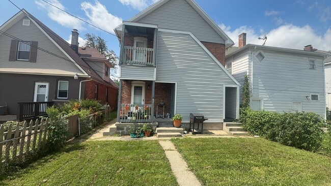 Building Photo - 743 Forsythe St
