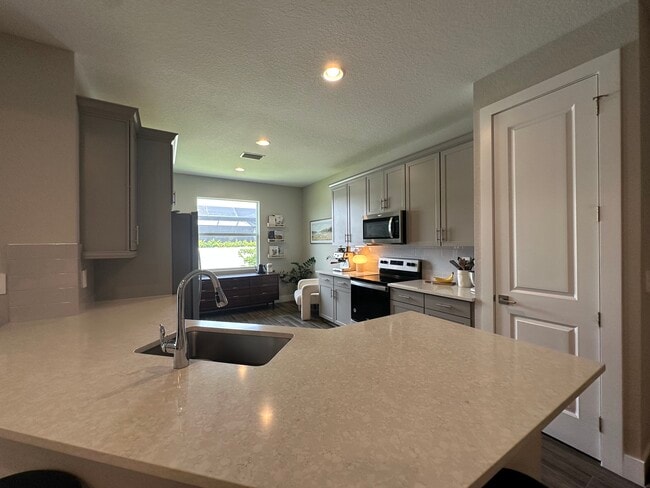 Building Photo - 1228 NW 36th Pl