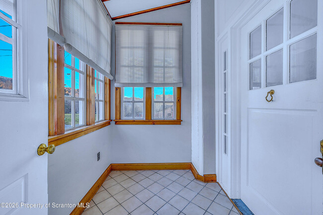 Building Photo - 714 Smith St