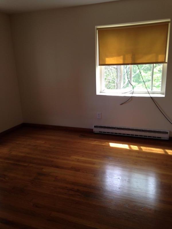 Building Photo - TWO BEDROOM - CLOSE TO HIGHWAY /SHOPPING