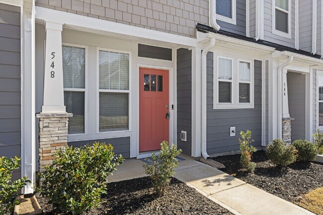 Foto del edificio - Luxury 3BR/2.5BA Craftsman Townhome with Designer Finishes & Open-Concept Living in Trailside at ...