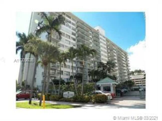 Building Photo - 1408 Brickell Bay Dr