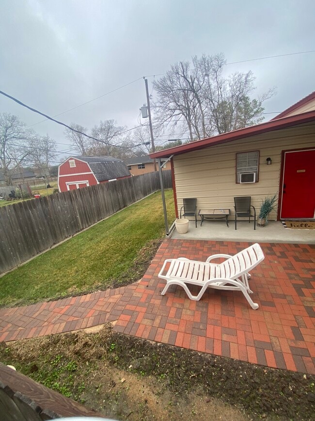 Foto del edificio - 6322 Brooklawn Dr