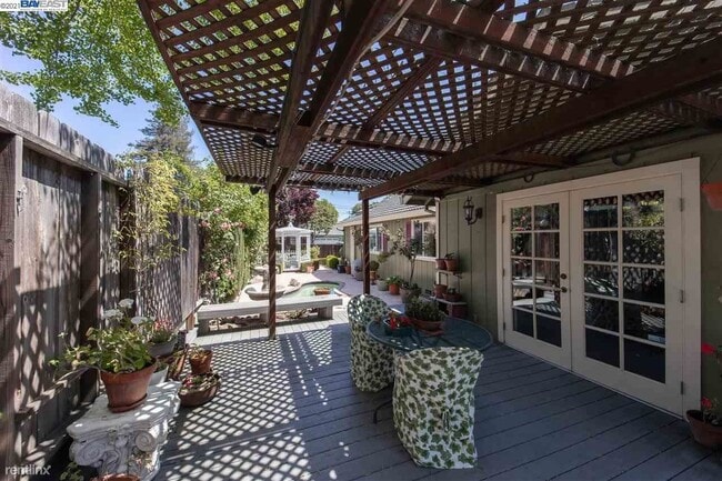 Building Photo - 4 br, 2 bath House - 500 Amherst Court