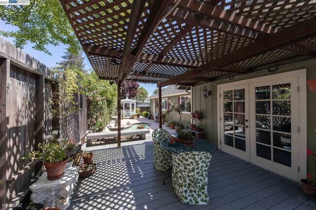 Foto del edificio - 4 br, 2 bath House - 500 Amherst Court