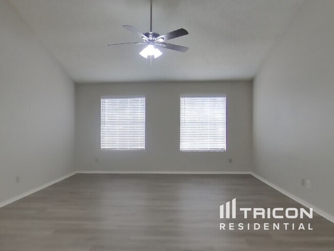 Foto del edificio - 13352 N 77th Ave