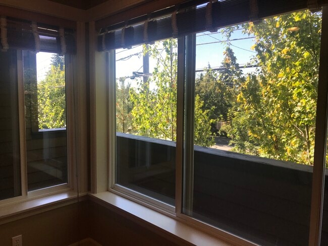 Building Photo - 11030 Greenwood Ave N