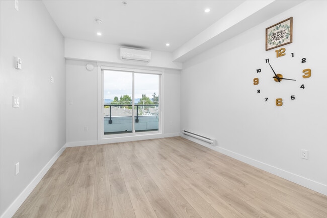 Building Photo - 14438 72 Av