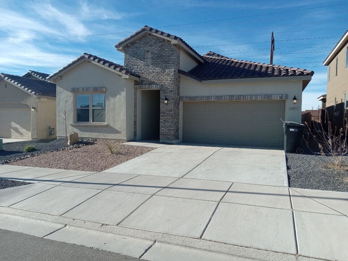 Stunning 3 Bedroom 2.5 Bathroom Located in... House Rental in Rio