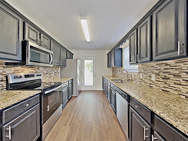 Building Photo - 405 Hickory Woods Court