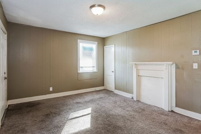 Building Photo - 227 S Park Rd SW